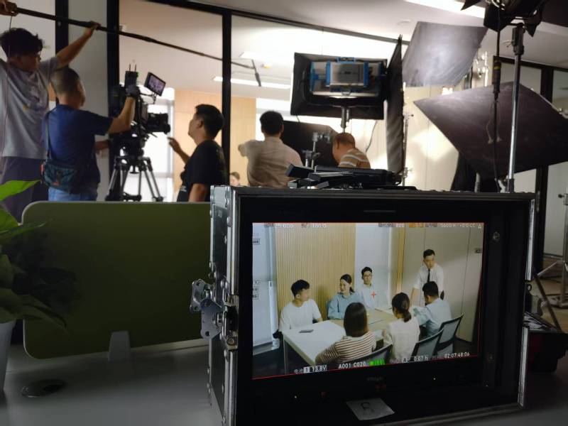 弋阳县TVC拍摄公司：科技产品视觉化大师，诠释未来感与功能美学