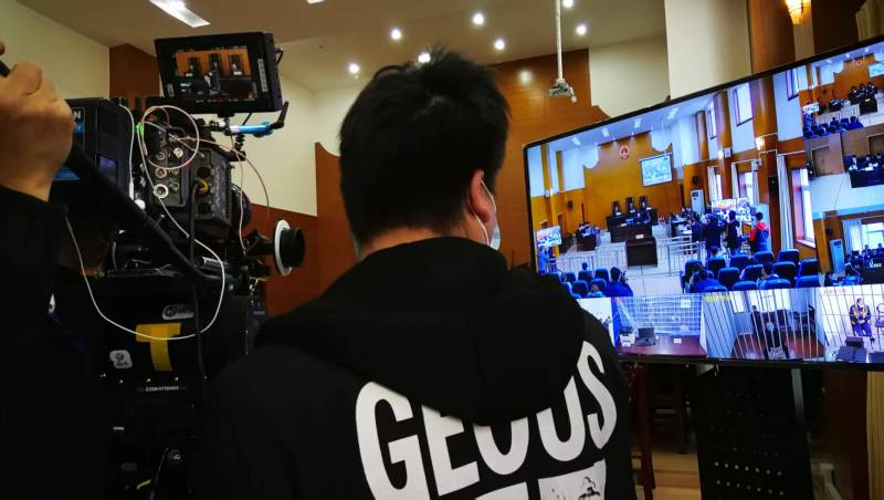 AI生成VS人工创意——弋阳县广告片拍摄公司的技术浪漫主义实践